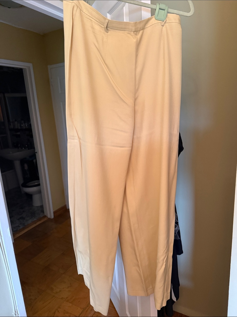 Classic  Laurel Women's Cream flair Straight-Leg Pants